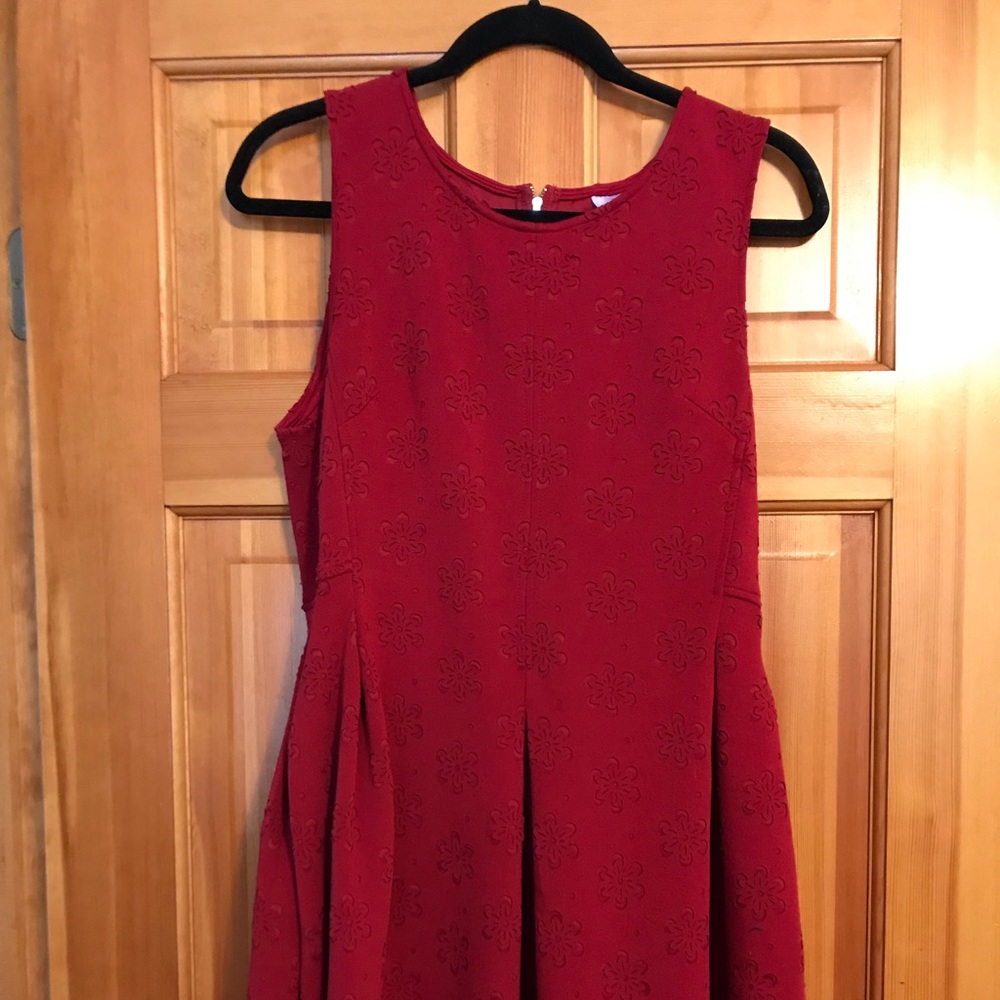 A-line dress with cutout floral pattern